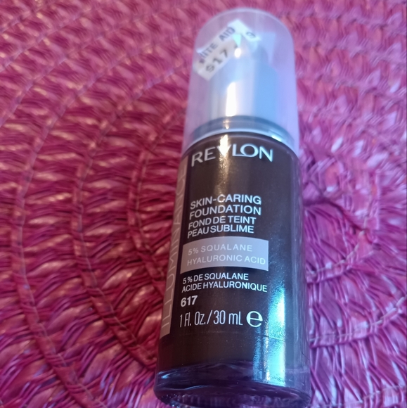 Revlon Illuminance Foundation - Picture 4 of 4